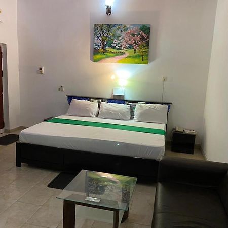 Hgl Guest House East Legon Exterior foto